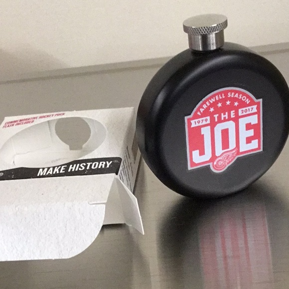 NIB Jim Beam flask - Picture 4 of 4